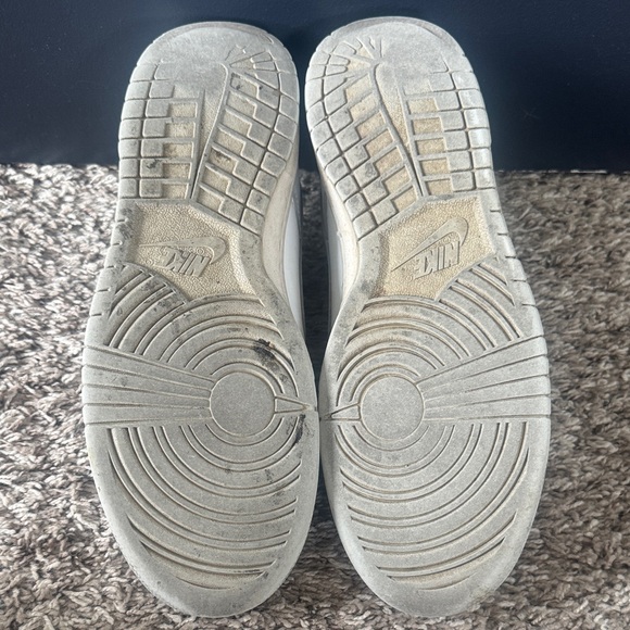 Nike Light Gray Sneakers - Picture 6 of 7